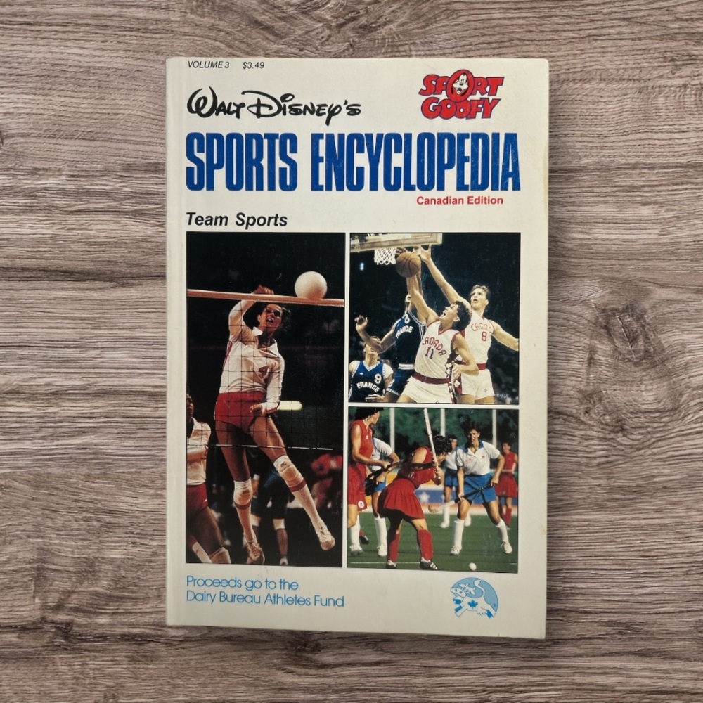 💕 Vintage Walt Disney's Sports Encyclopedia Sport Goofy Paperback Book